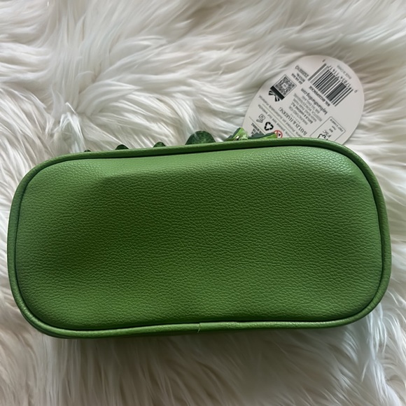 Baylis and Harding Green Dinosaur Treat Bath Set + Pencil Case - Picture 2 of 2